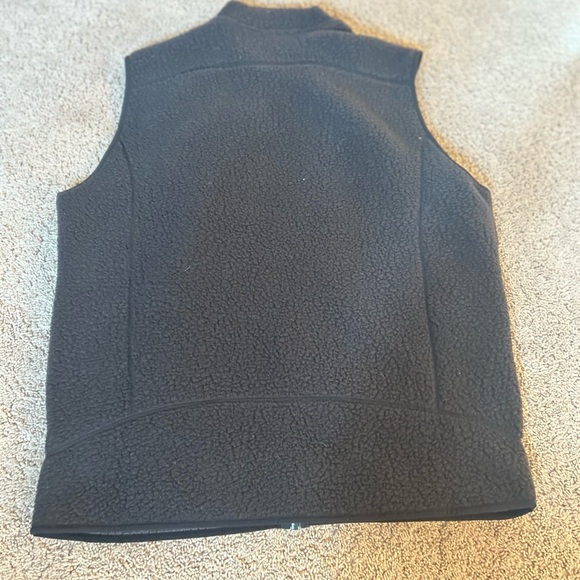 Patagonia Men's Black Fleece Vest - Picture 5 of 9